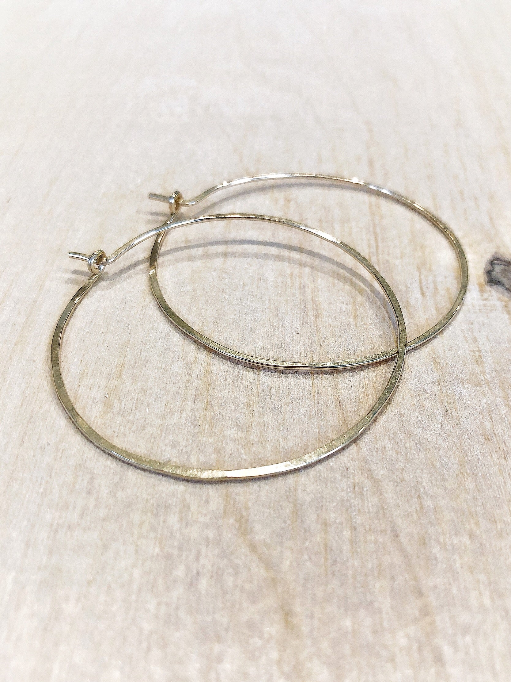 HAMMERED HOOPS- gold - Honey + Ice